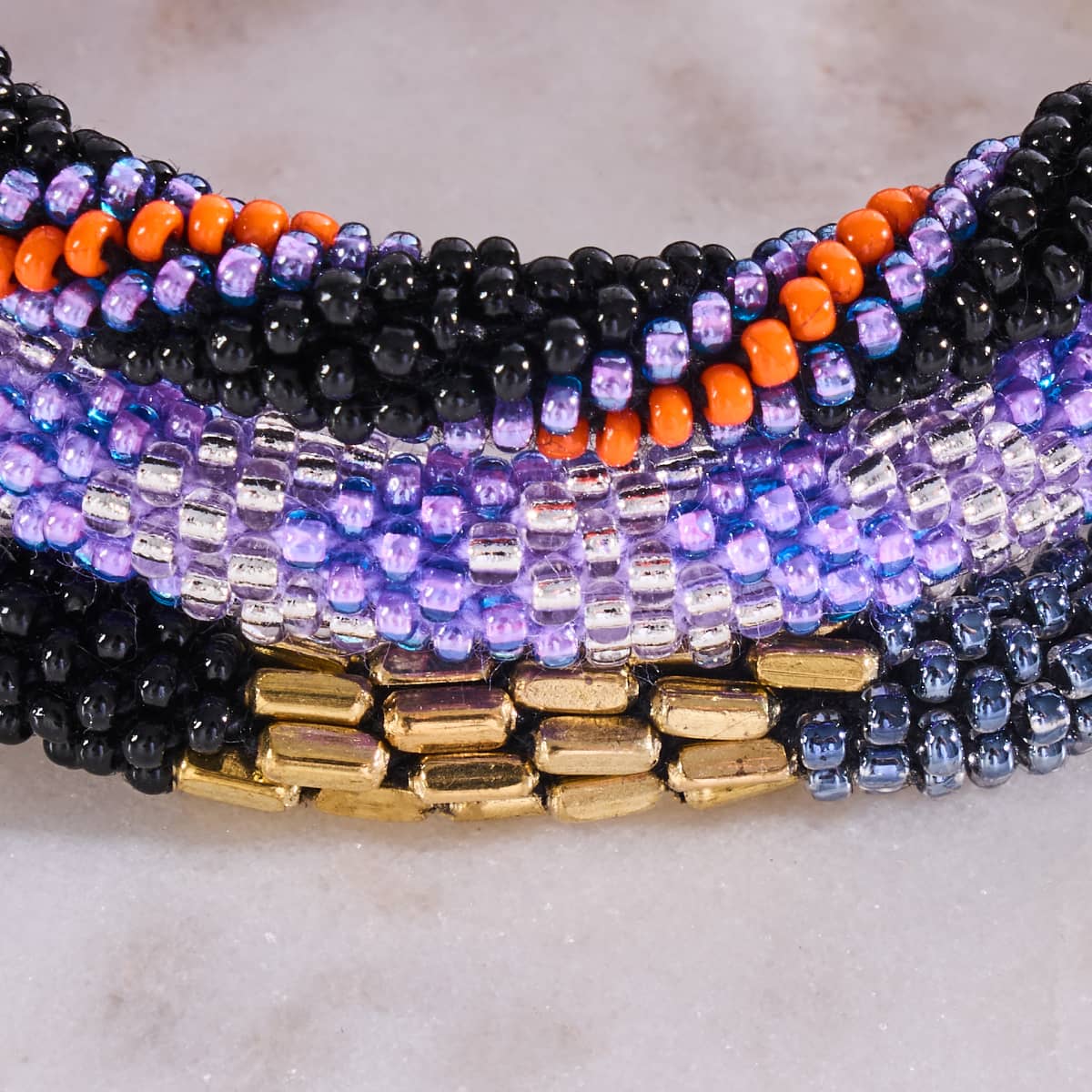 Sororité rangée | Bracelet de perles de verre de l'Himalaya